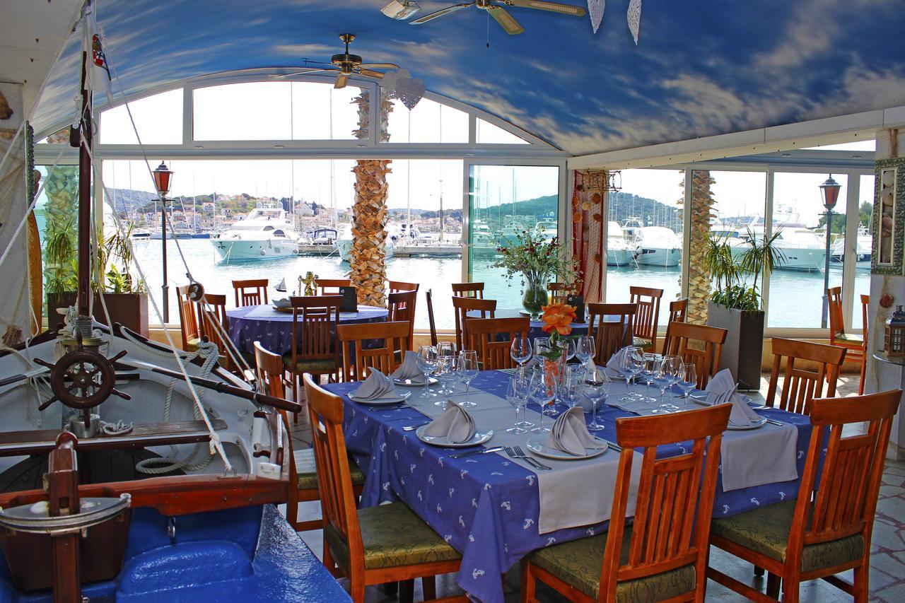 Marina Frapa Resort Rogoznica Exterior foto